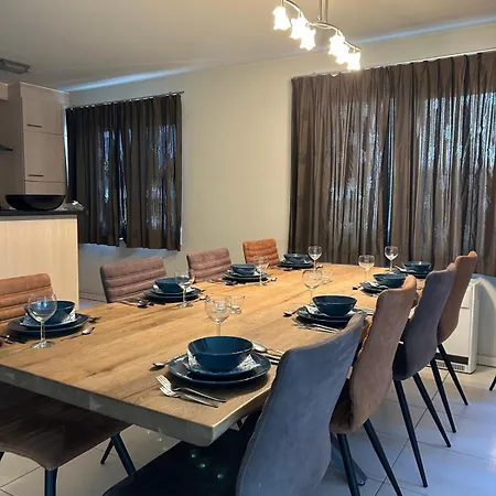 Huswell- Spacious 3-bedroom Duplex Apartment Ostend